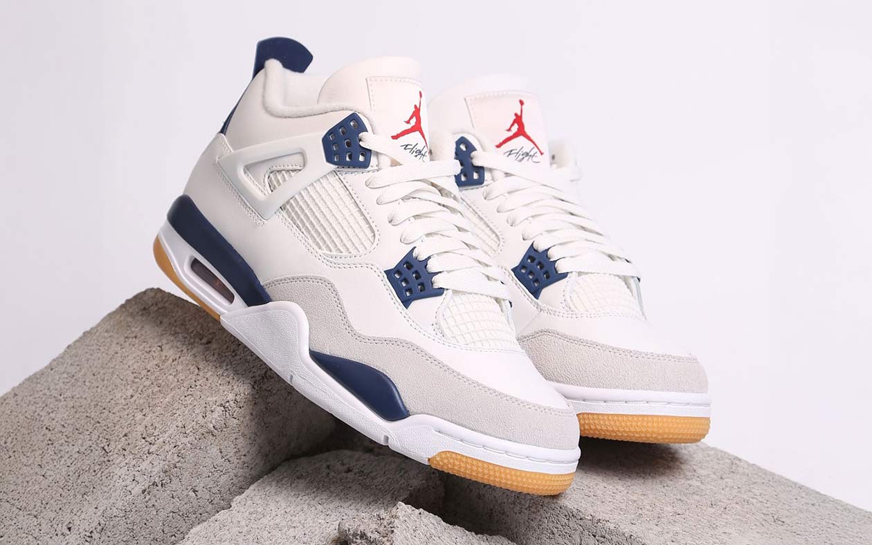 Nike SB x Air Jordan 4 “White/Navy” ra mắt ngày 18 tháng 3 năm 2025.